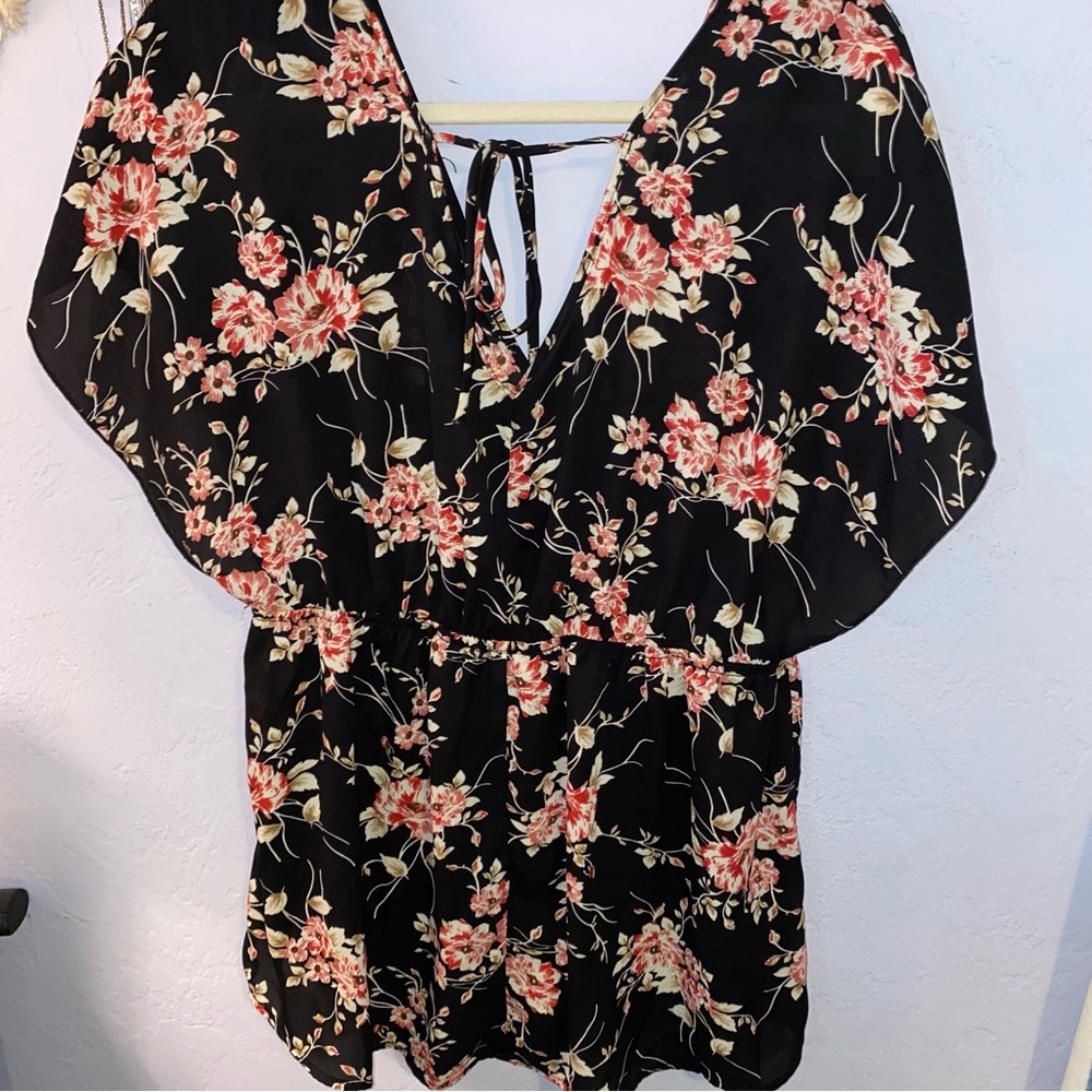 Torrid Large Blouse Size 0 Black and Red Floral